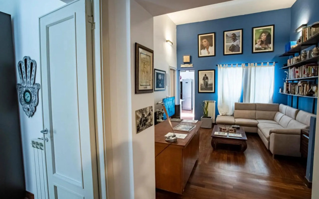 Travellers Photo Home