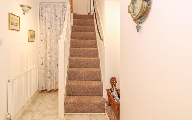 Bay View Apartment