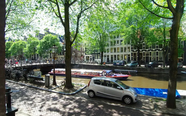 1637 Historic Canal View Suites