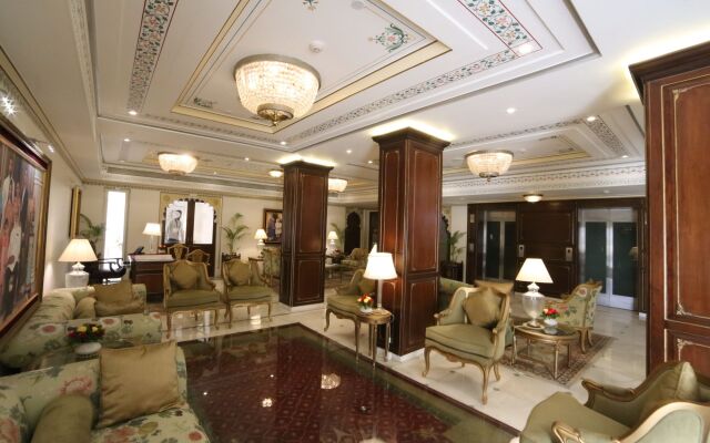 Taj Fateh Prakash Palace