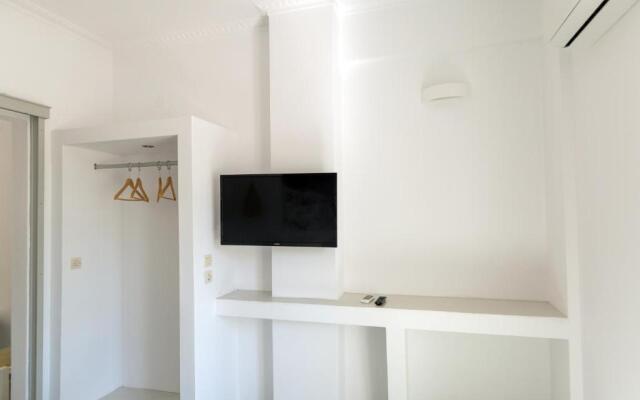 V Angelo Apartment
