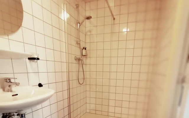 Green White Hotel Restaurant