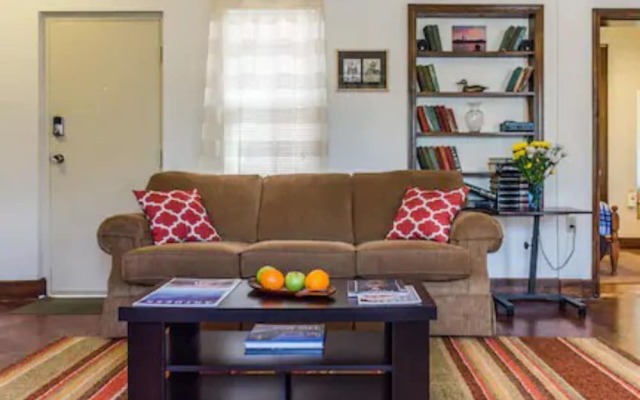 Evie's apartment