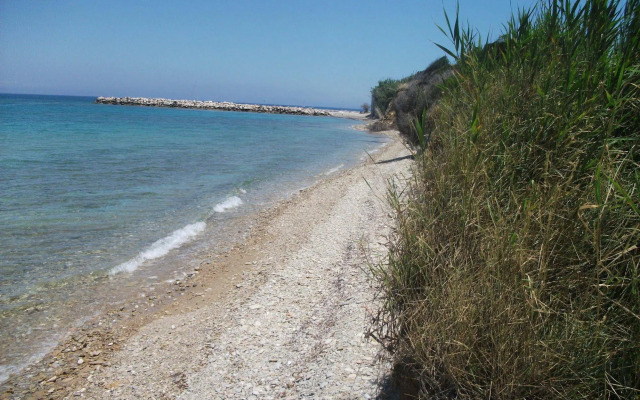 Kavos Psarou Studios and Apartments