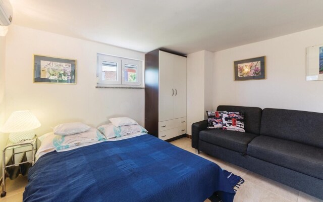 Nice Home in Premantura With Wifi and 4 Bedrooms