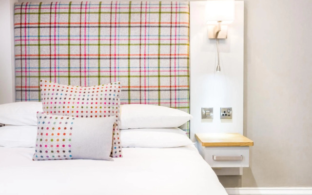 White Hart Hotel & Apartments