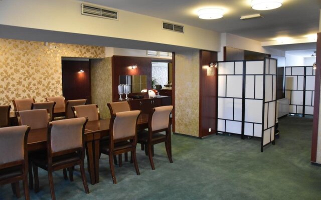 Empire Hotel