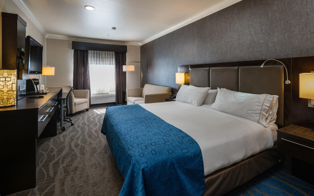 Holiday Inn Express & Suites Santa Clara by IHG