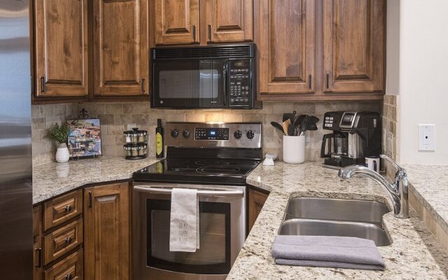 Arrowhead Village Condo - 206 Seasons Lodge