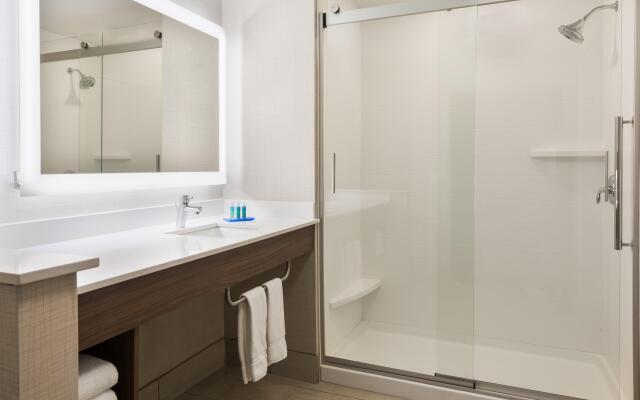 Holiday Inn Express & Suites Columbus Airport East by IHG