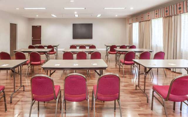Days Inn & Suites by Wyndham Sunnyvale