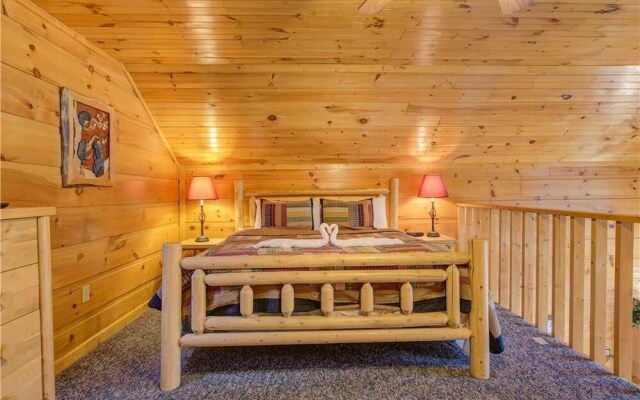 Bearadise 1 Bedroom Home with Hot Tub