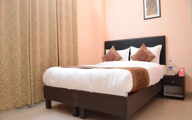 OYO 8448 Hotel Shyamal