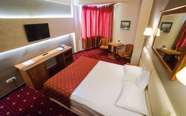 Best Western Plus Lido Hotel