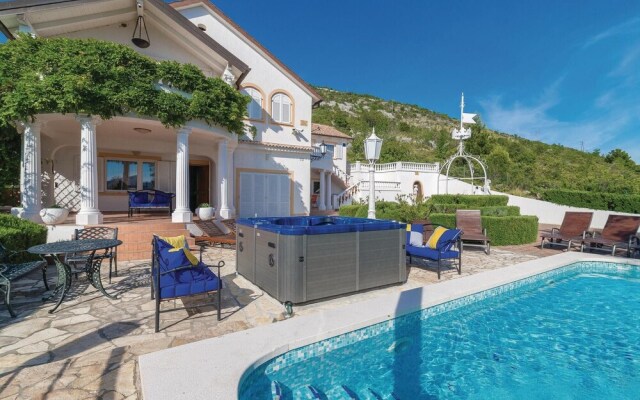 Beautiful Home in Seline With Sauna, Wifi and 7 Bedrooms