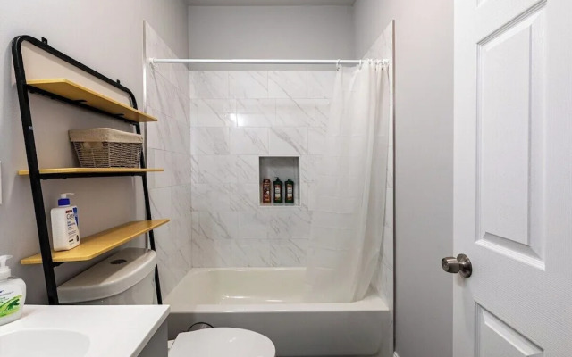 Chic & Cozy Philly Stay in City Center