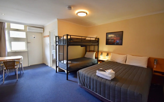 Townhouse Motel