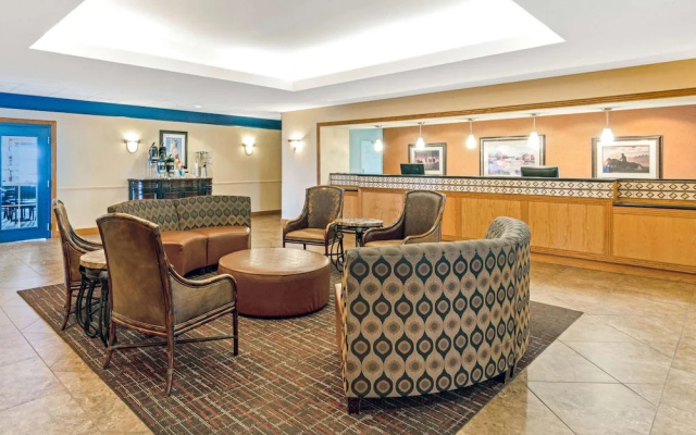 La Quinta Inn & Suites Shawnee