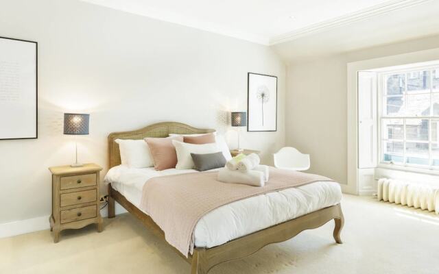 Picturesque Mews House on Cosy Cobbled Street