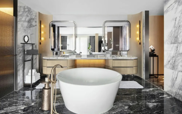 Intercontinental Xiangyang by IHG