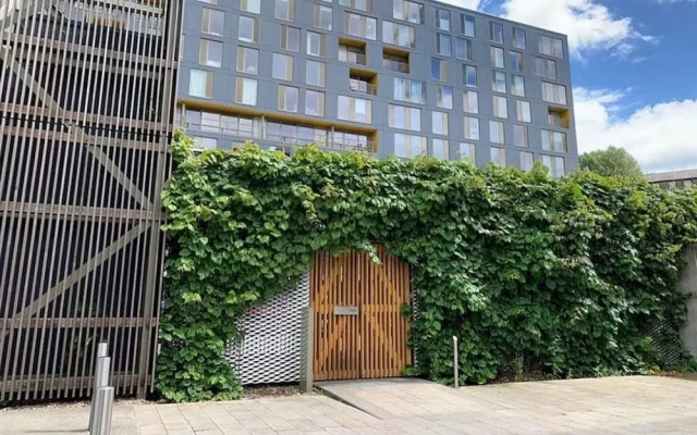 Leeds - Sleeps 4 - Pet Friendly - Parking - Gym