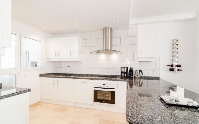 PP- Fantastic 2 bedroom apt with roof top terrace