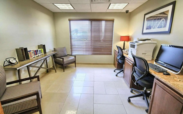 Country Inn & Suites by Radisson, Dearborn, MI