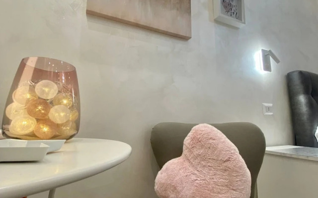 Apartment Near the Colosseum With Metro Line A a 2-minute Walk Away