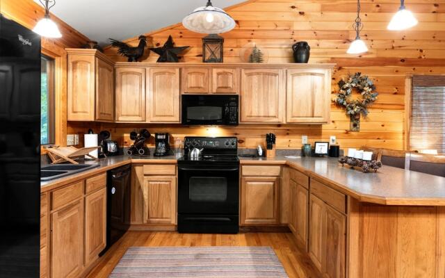 Retreat at Wintergreen Pool Access Grill