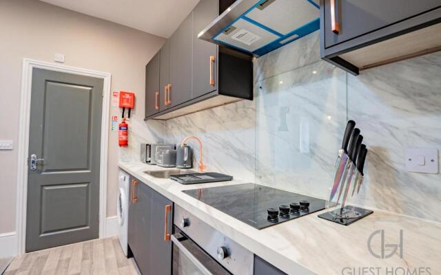 Worcester 1 Bed Apartment With Private Entrance