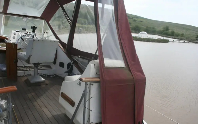 The Rose 37ft Lakeside Yacht inc Hot Tub