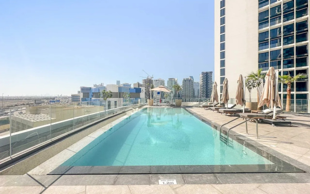Modern 1BR With Stunning Views in Business Bay