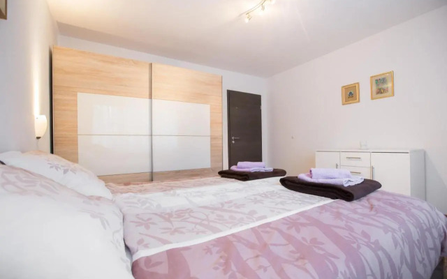 Apartment Max