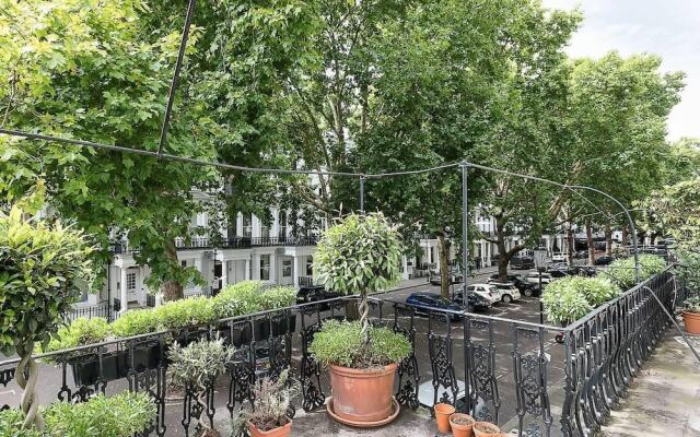 Huge, Regal 2BR Apartment Right next to Harrods!