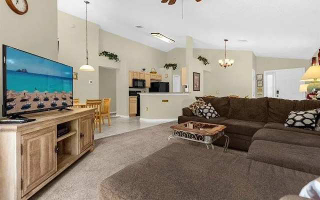 1061 Lake Berkley 4 Bed With Pool