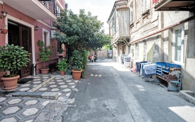 White Apartment Old Tbilisi