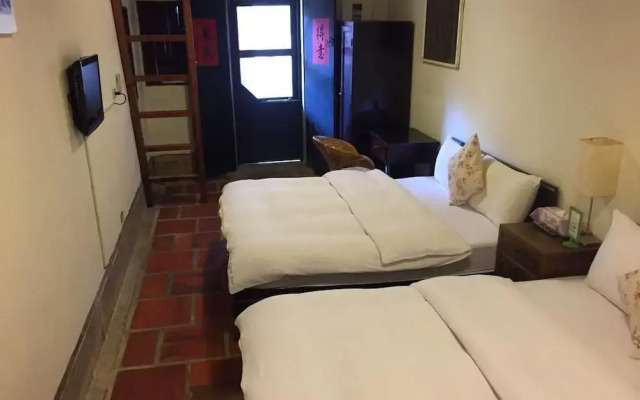 No. 85 Shuitou B&B
