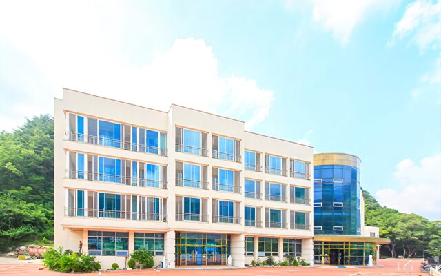 Yangsan Baegseong Eco View Pension