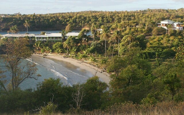 Two Bays Beach Villa Apartment and Studios