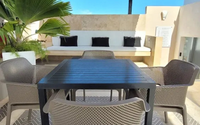 MOB 205 by Riviera Rentals