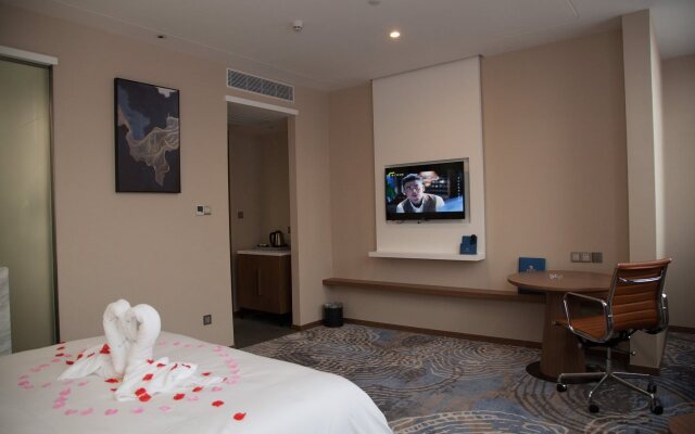Qianhai Holiday Hotel