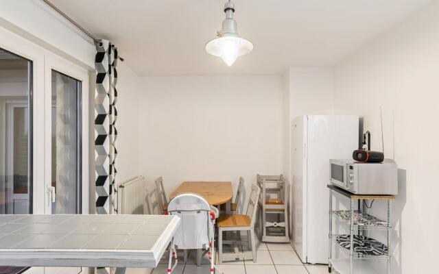 Tranquil Holiday Home in Englesqueville-la-percee With Garden