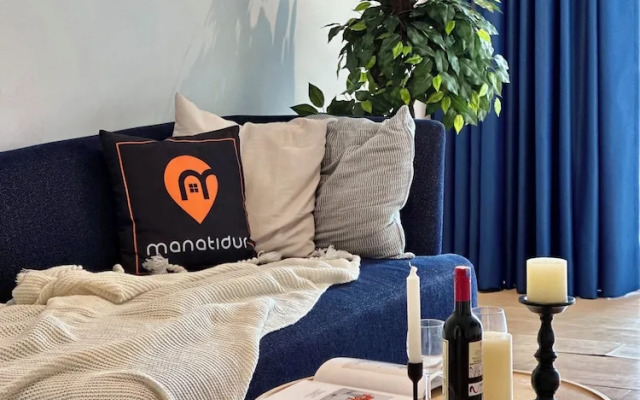 Ukiyo Hotel by manatidur