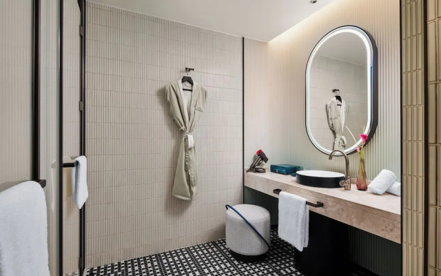 Hotel Indigo Shanghai Harbour City By Ihg