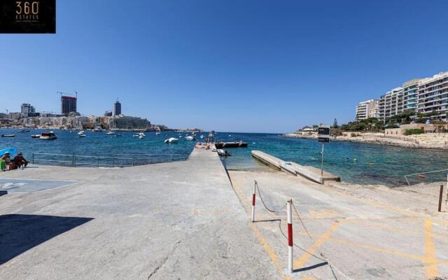 Beautiful designed seaside APT in Sliema Hotspot by 360 Estates