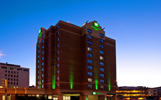 Holiday Inn and Suites Winnipeg Downtown, an IHG Hotel