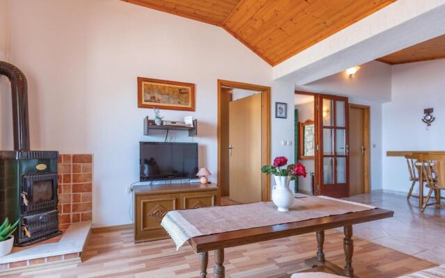 Amazing Home in Tucepi With Wifi and 2 Bedrooms