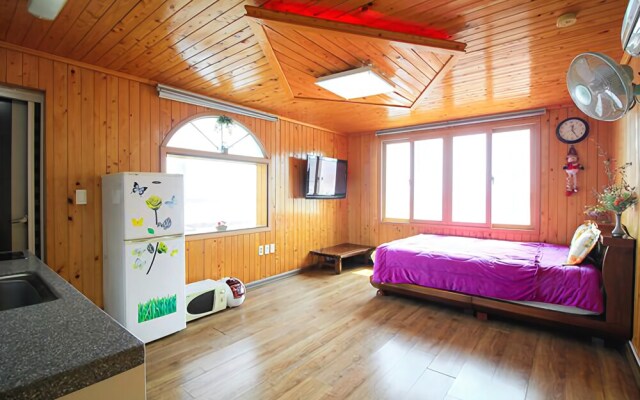 Tongyeong 1 Night 2 Days Couple Pension