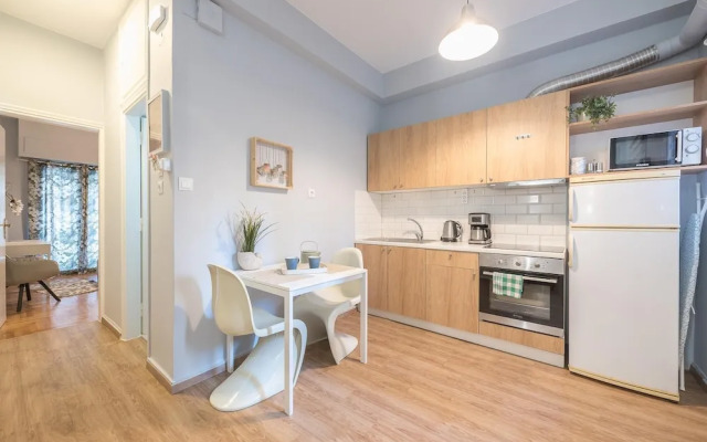 Urban City Apartment by Cloudkeys