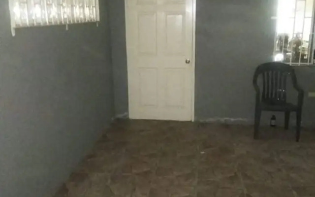 Immaculate 2-bed Apartment in Spanish Town